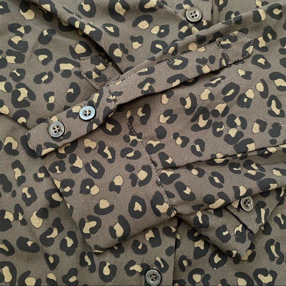 Chelsea & Theodore | Leopard Print Blouse | Button Down | S - Picture 3 of 7